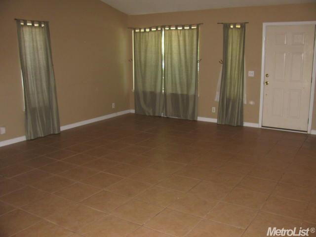 8235 Benjamin Dr, Antelope, CA 95843 photo 4