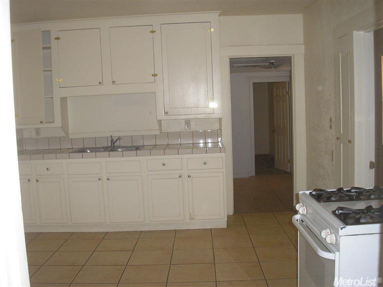 3921 43rd St, Sacramento, CA 95820 photo 3