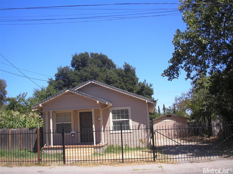 3921 43rd St, Sacramento, CA 95820 photo 1