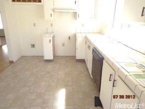 16221 5th St, Lathrop, CA 95330 photo 4