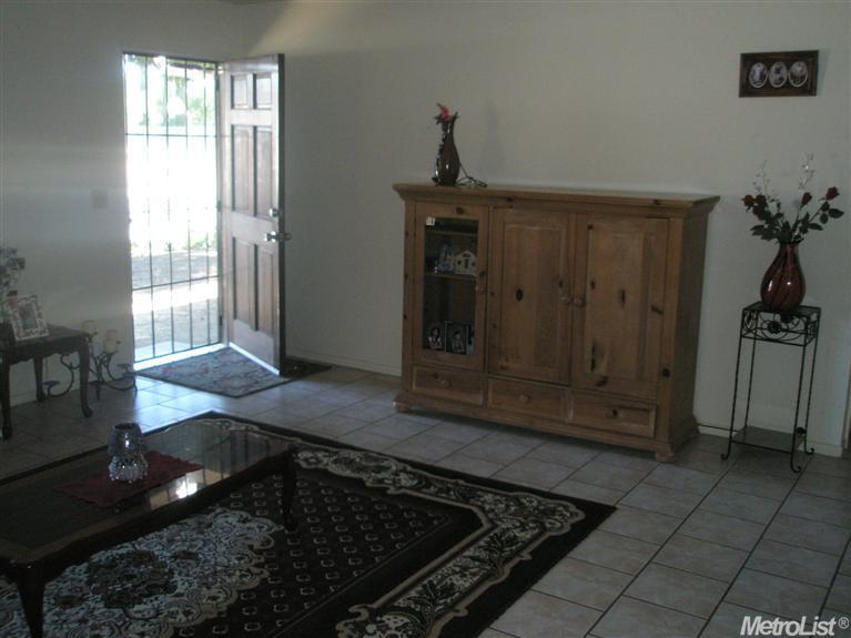1713 Amelia St, Patterson, CA 95363 photo 4