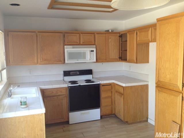 423 Charlemagne Ln, Tracy, CA 95376 photo 3