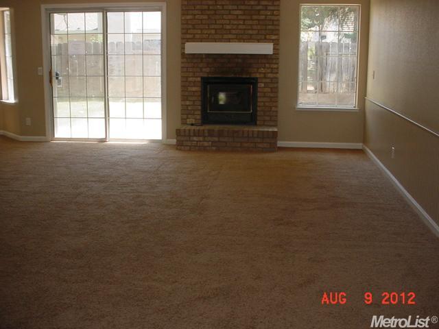 1140 E Donna Dr, Merced, CA 95340 photo 2
