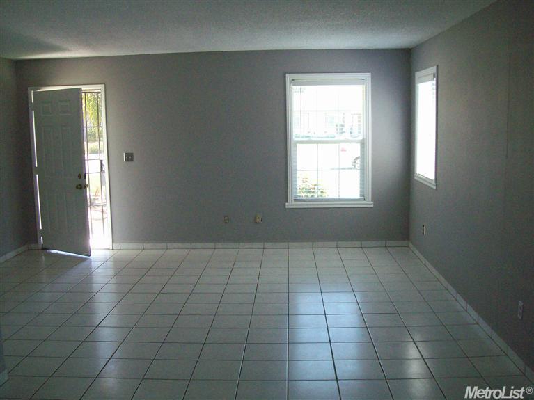 611 Robert Ave, Ripon, CA 95366 photo 2