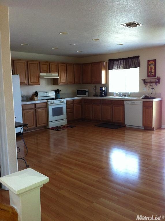 1131 Bullfinch Dr, Patterson, CA 95363 photo 9