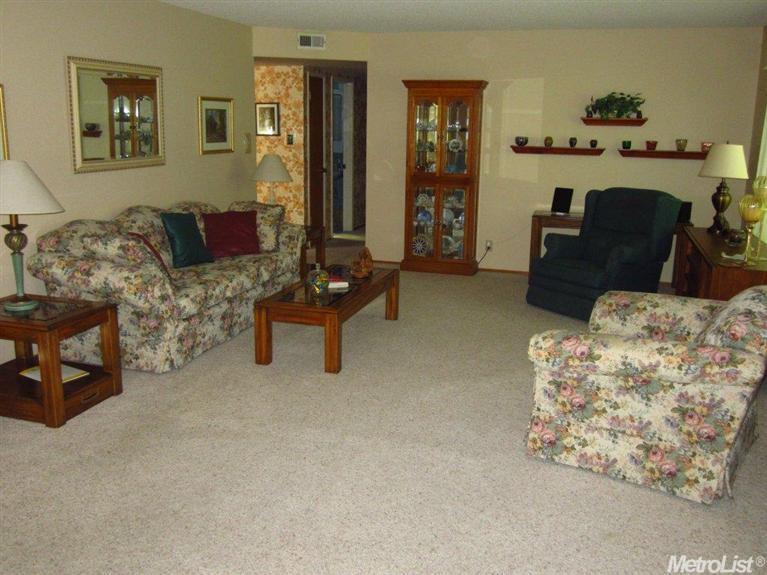 3933 Garfield Ave, Carmichael, CA 95608 photo 2