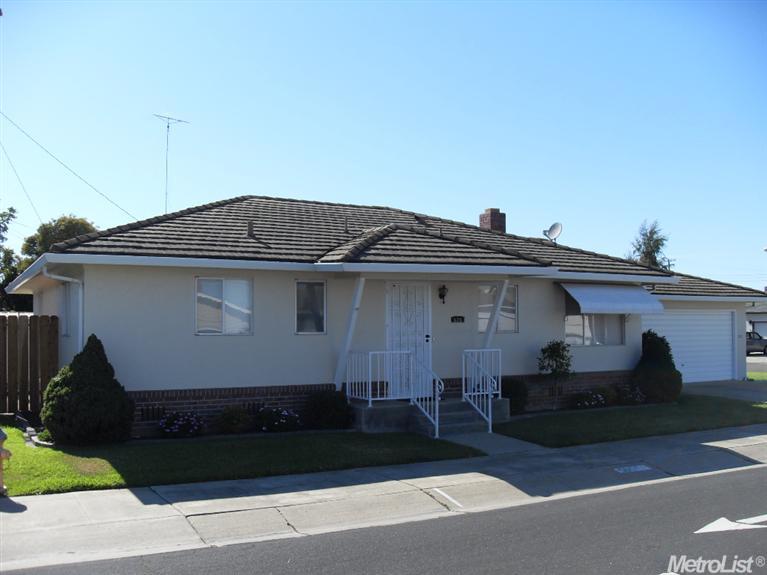 505 S Crescent Ave, Lodi, CA 95240 photo 1