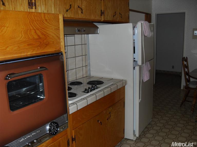 505 S Crescent Ave, Lodi, CA 95240 photo 2