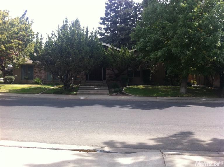 3928 Crocus Dr, Modesto, CA 95356 photo 2