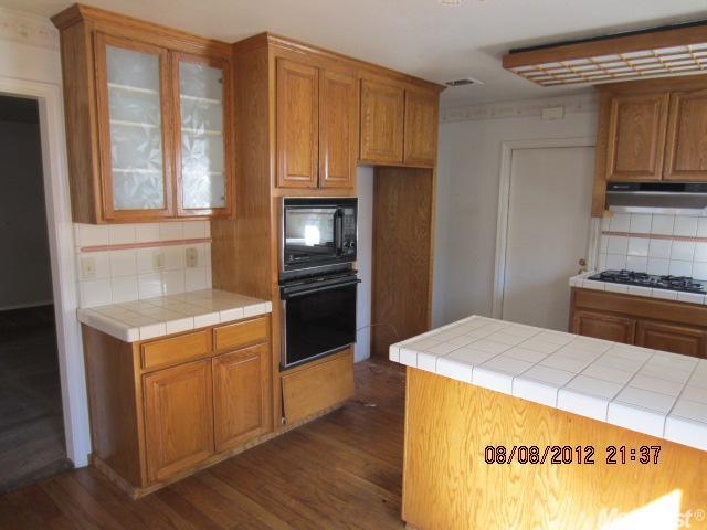 6124 Templeton Dr, Carmichael, CA 95608 photo 2