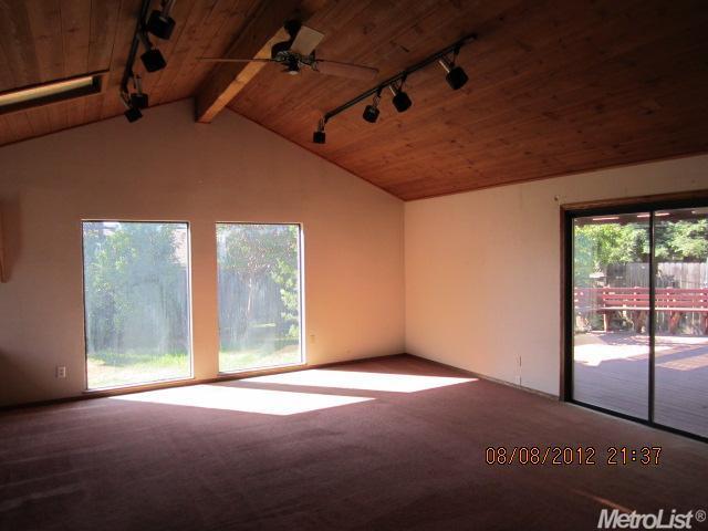 6124 Templeton Dr, Carmichael, CA 95608 photo 3