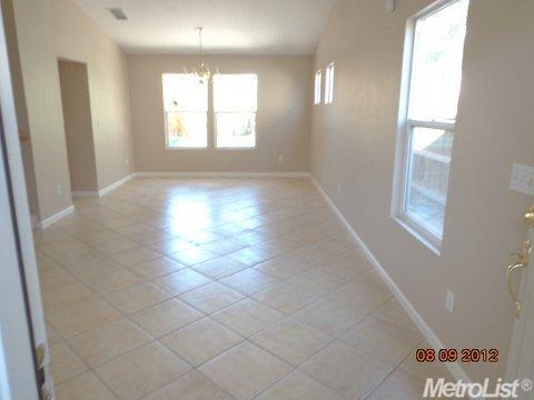 13717 Flagstone St, Lathrop, CA 95330 photo 2