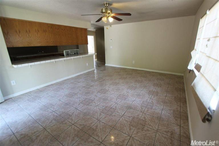 1901 Tucson Ave, Modesto, CA 95358 photo 4