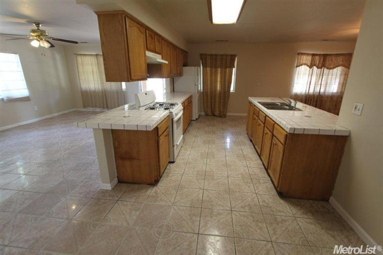 1901 Tucson Ave, Modesto, CA 95358 photo 3