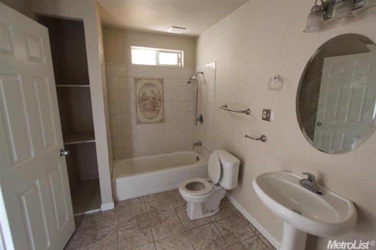 1901 Tucson Ave, Modesto, CA 95358 photo 5