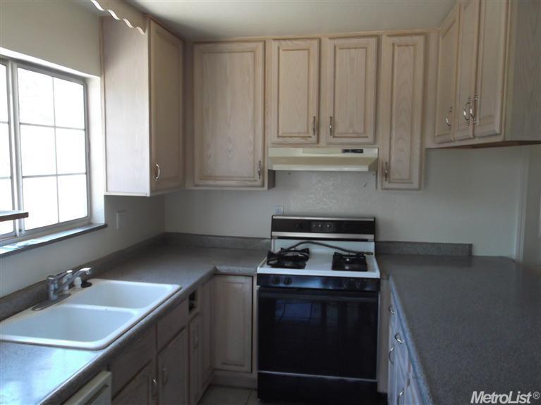 665 Gold St, Manteca, CA 95336 photo 2