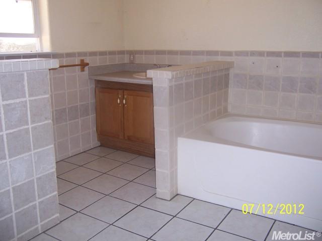 14201 E Collier Rd, Acampo, CA 95220 photo 10