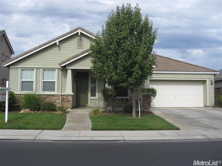 75 Nostalgia Ave, Patterson, CA 95363 photo 1
