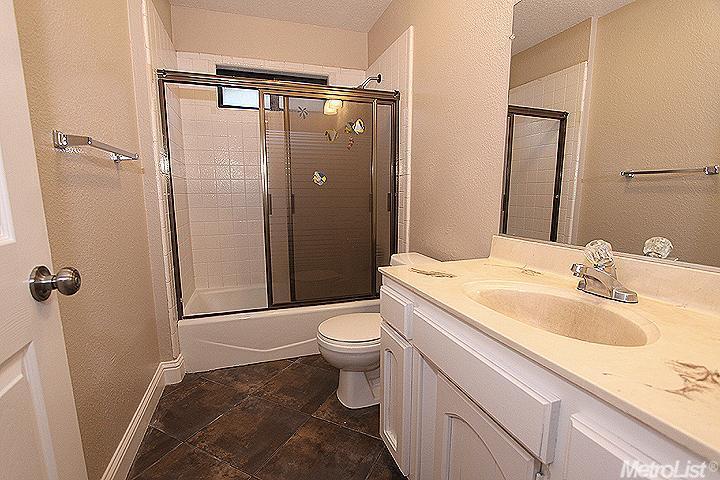 148 Ramon Ct, Galt, CA 95632 photo 13