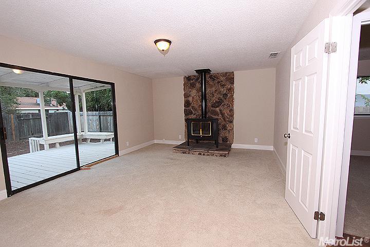 148 Ramon Ct, Galt, CA 95632 photo 4