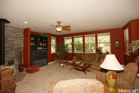 385 Olive Ct, Colfax, CA 95713 photo 4