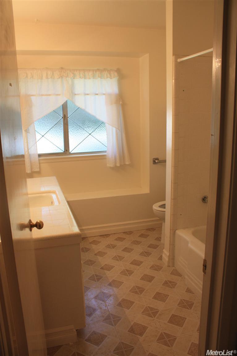 3105 Nottingham Ln, Modesto, CA 95350 photo 12