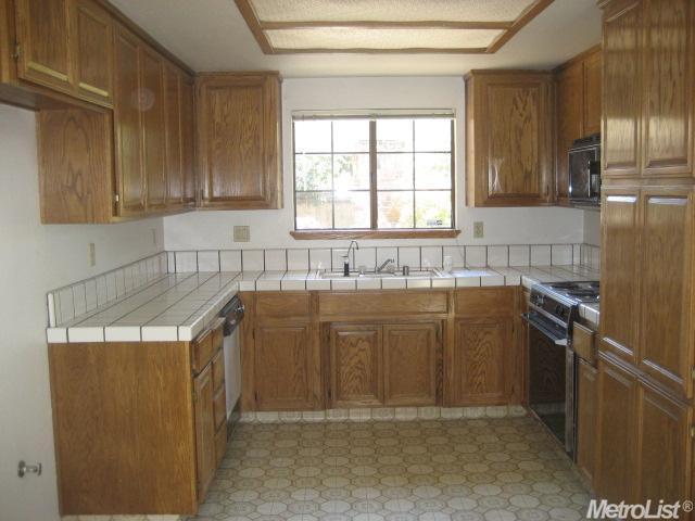 3712 Corrine Ln, Modesto, CA 95356 photo 2
