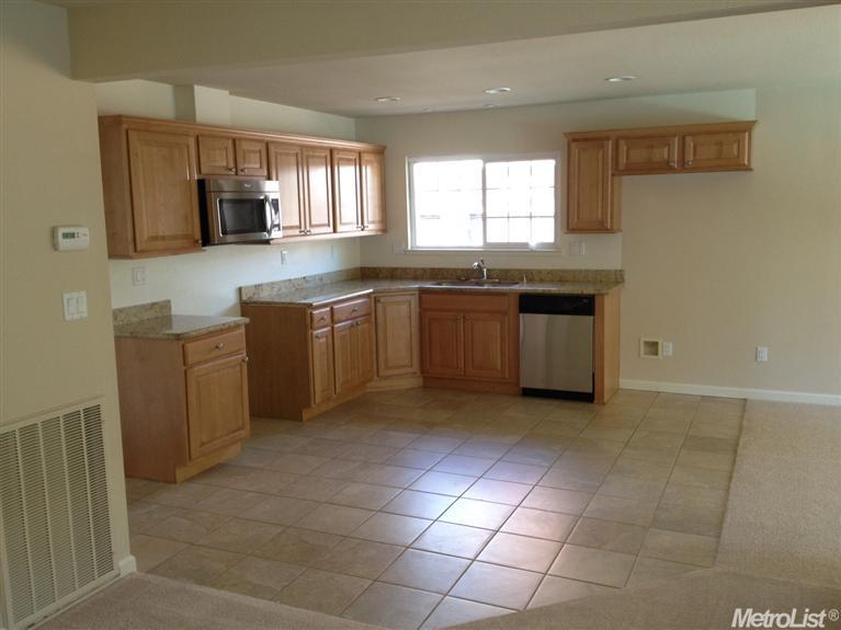 323 Granada Way, Tracy, CA 95376 photo 8