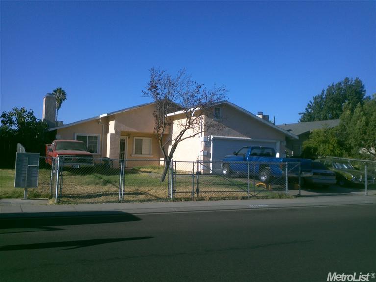 1411 Lindstrom Ave, Modesto, CA 95351 photo 1