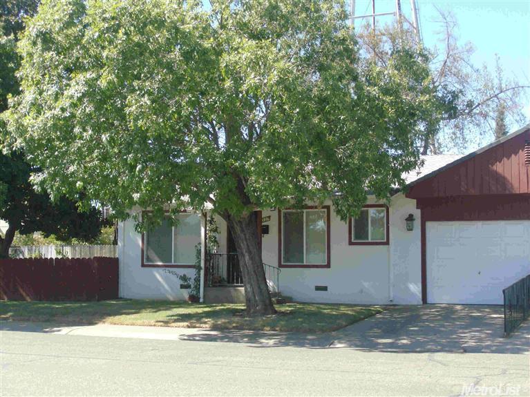 527 D St, Galt, CA 95632 photo 1