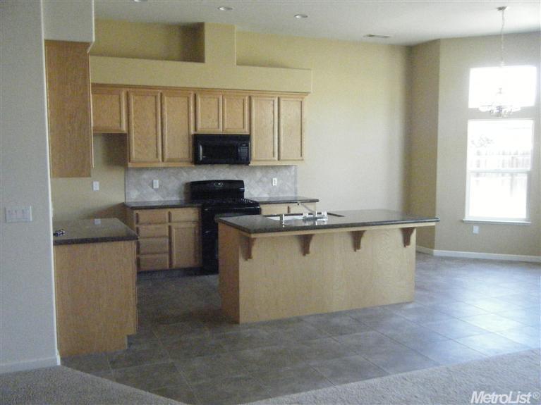 18317 E Brovelli Ln, Linden, CA 95236 photo 2