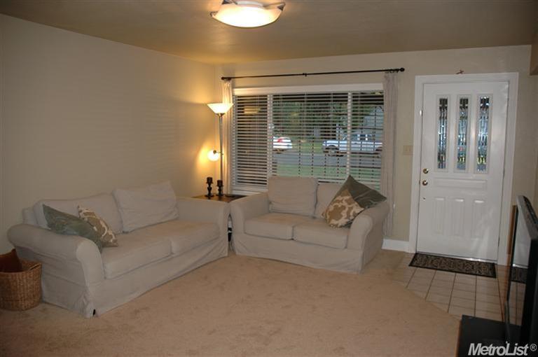 5211 Vale Dr, Carmichael, CA 95608 photo 4