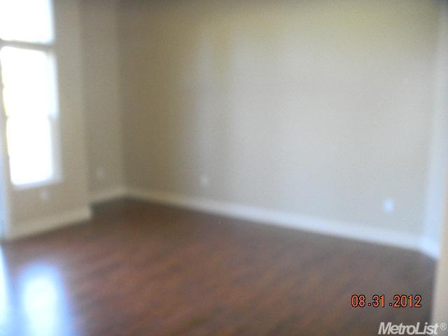 2585 Tigers Dr, Turlock, CA 95382 photo 4