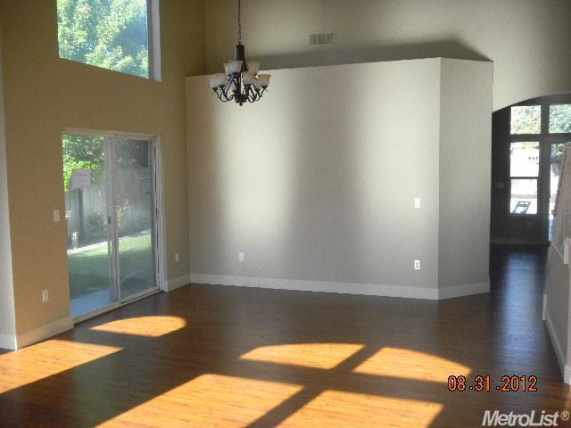 2585 Tigers Dr, Turlock, CA 95382 photo 2