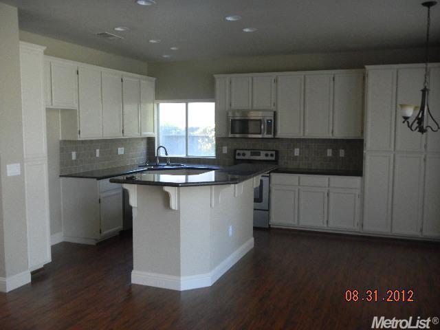 2585 Tigers Dr, Turlock, CA 95382 photo 5