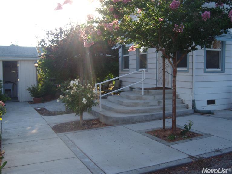 270 Montana Ave, Turlock, CA 95380 photo 3