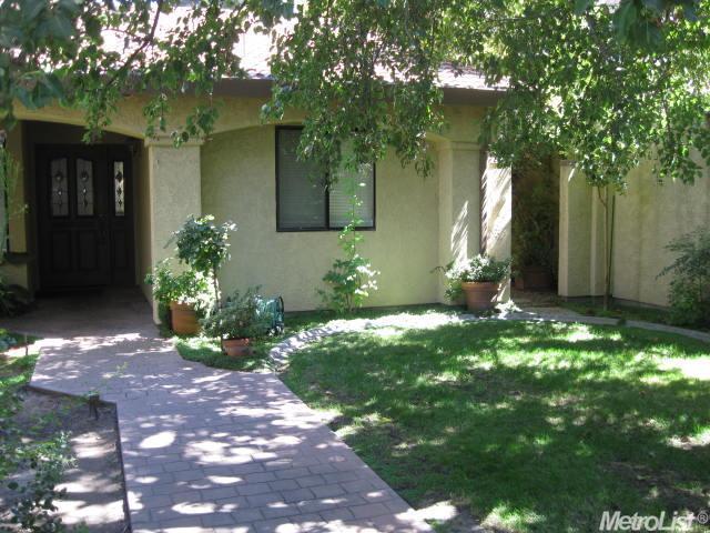 870 Murphy Dr, Turlock, CA 95380 photo 2
