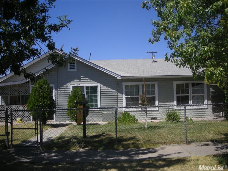 321 R St, Merced, CA 95341 photo 1