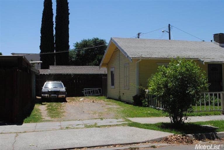 307 Ash St, Modesto, CA 95351 photo 2