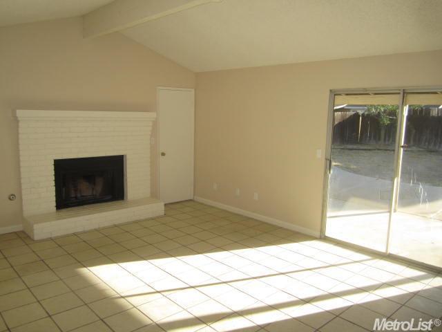 1000 Winepress Ln, Modesto, CA 95351 photo 2