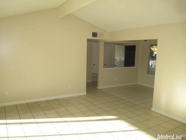 1000 Winepress Ln, Modesto, CA 95351 photo 3