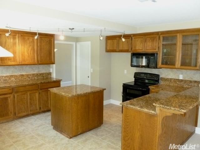 1127 Winters Dr, Manteca, CA 95337 photo 3