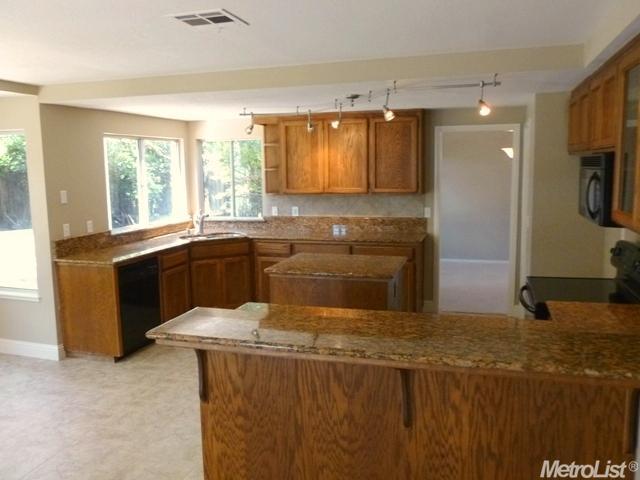1127 Winters Dr, Manteca, CA 95337 photo 4