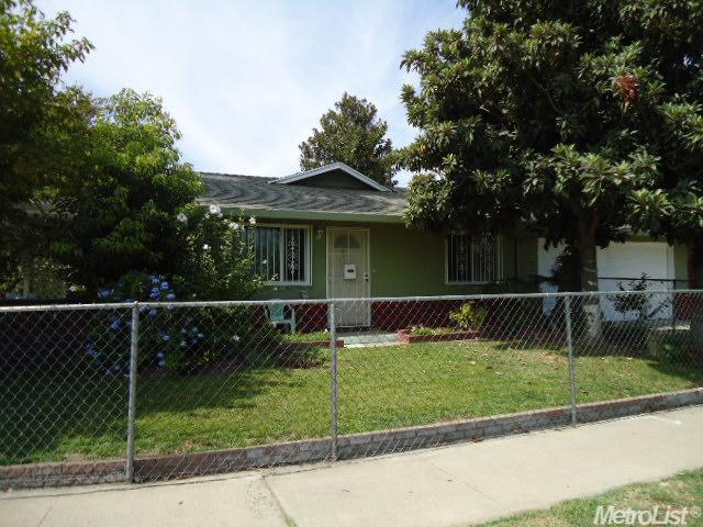 924 Roselawn Ave, Modesto, CA 95351 photo 1
