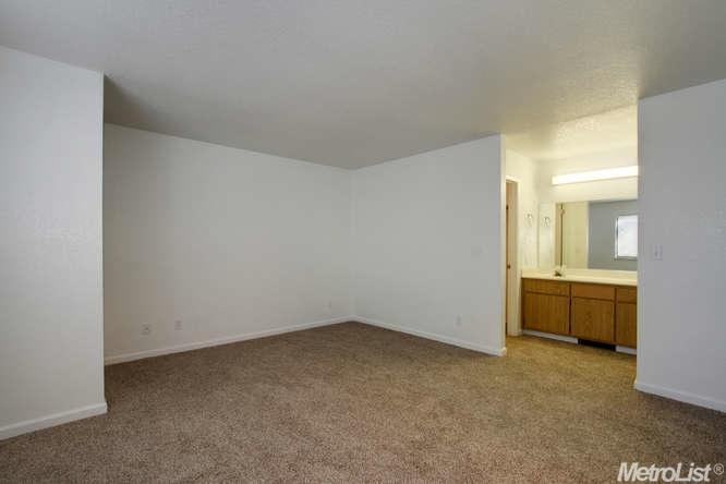3105 Newport Ter, Davis, CA 95618 photo 8