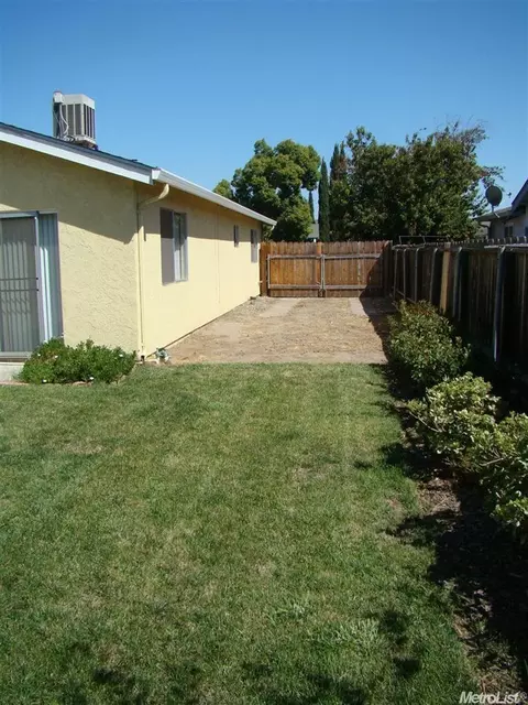 1364 Windgate Dr, Manteca, CA 95336 photo 5