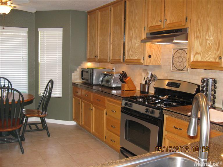 9075 Ducks Pond Way, Elk Grove, CA 95758 photo 4
