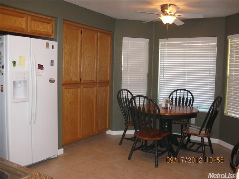 9075 Ducks Pond Way, Elk Grove, CA 95758 photo 5