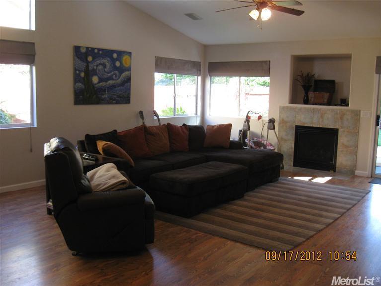 9075 Ducks Pond Way, Elk Grove, CA 95758 photo 10