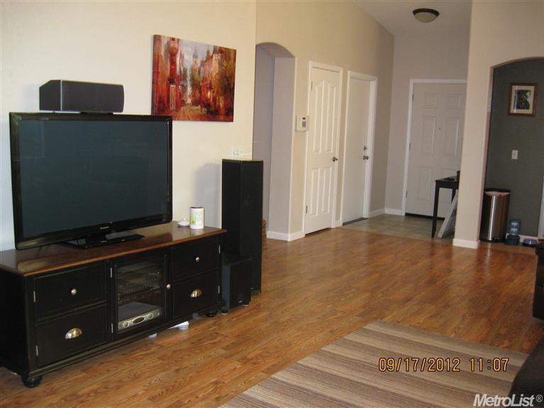 9075 Ducks Pond Way, Elk Grove, CA 95758 photo 9